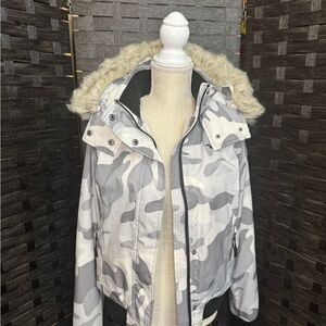 Vintage Hollister Gray and White Camouflage Puffer Jacket